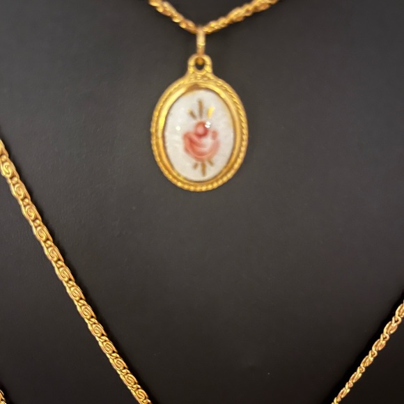 Vintage Goldette 3 chain gold tone cameo locket necklace - Picture 5 of 11